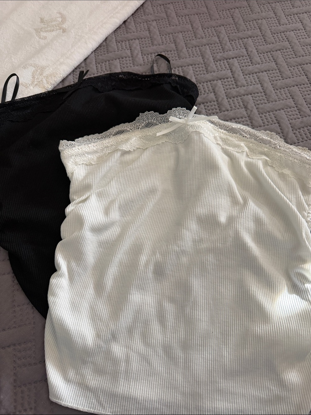 SHEIN Black & White Ribbed Lace-Trim Camisole Set